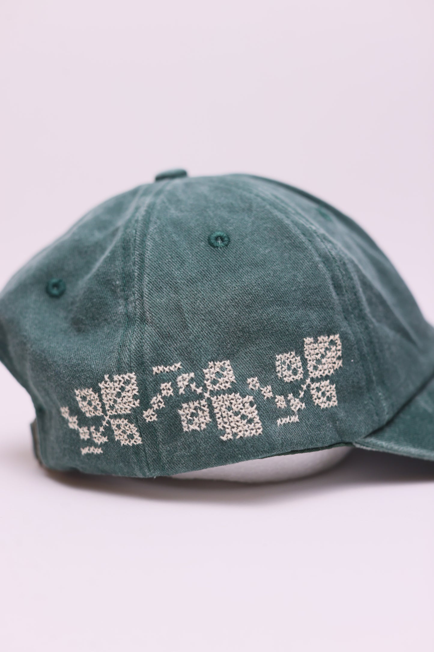 Side leaves Green hand embroidered cap