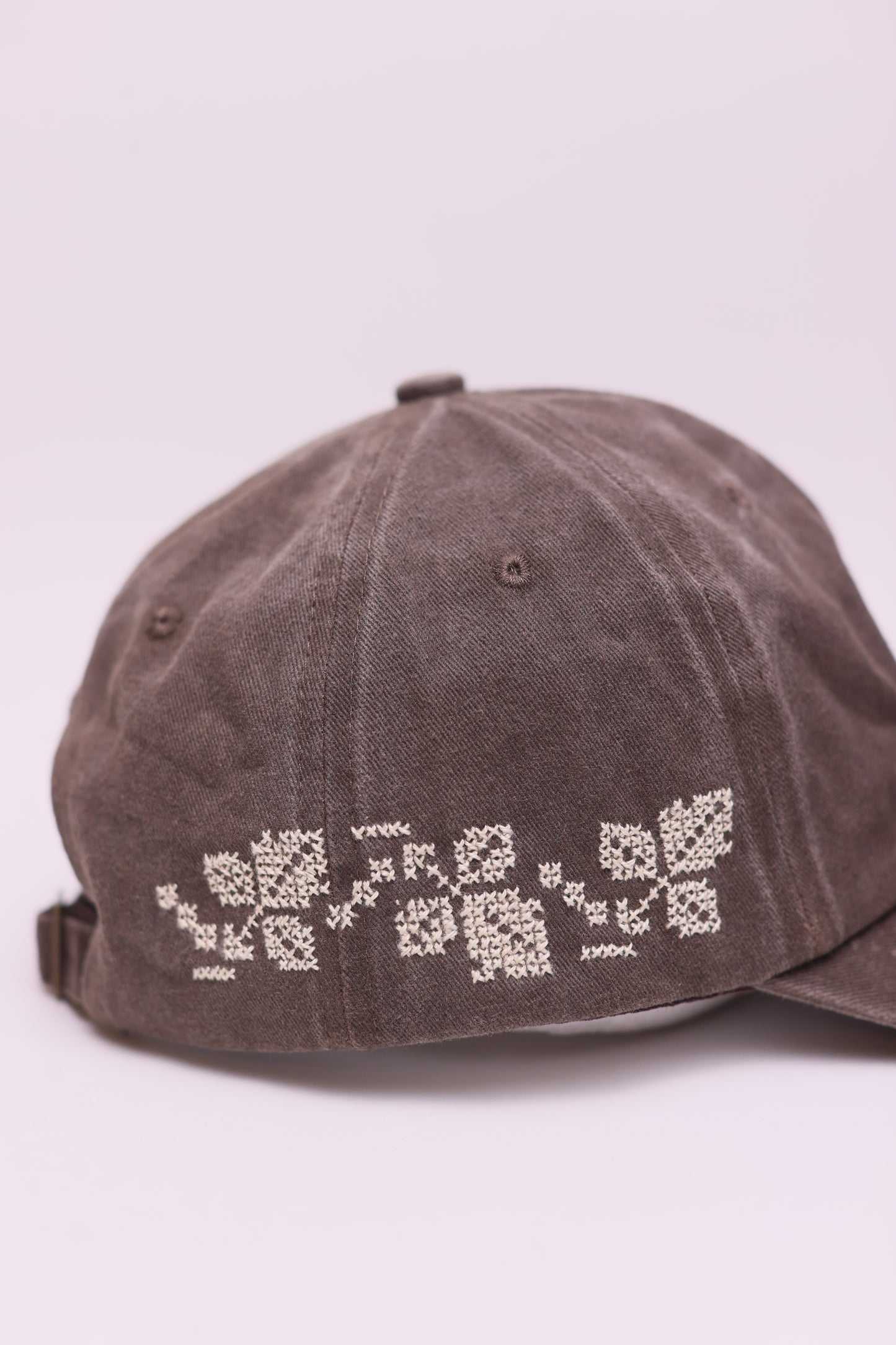 Side leaves hand embroidered cap